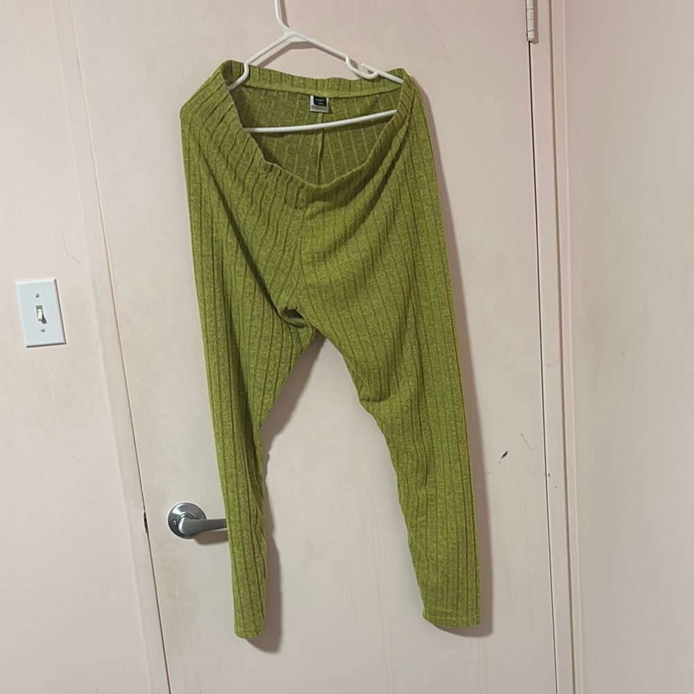 Green Ribbed Long Sleeve Sweater - Picture 2 of 3